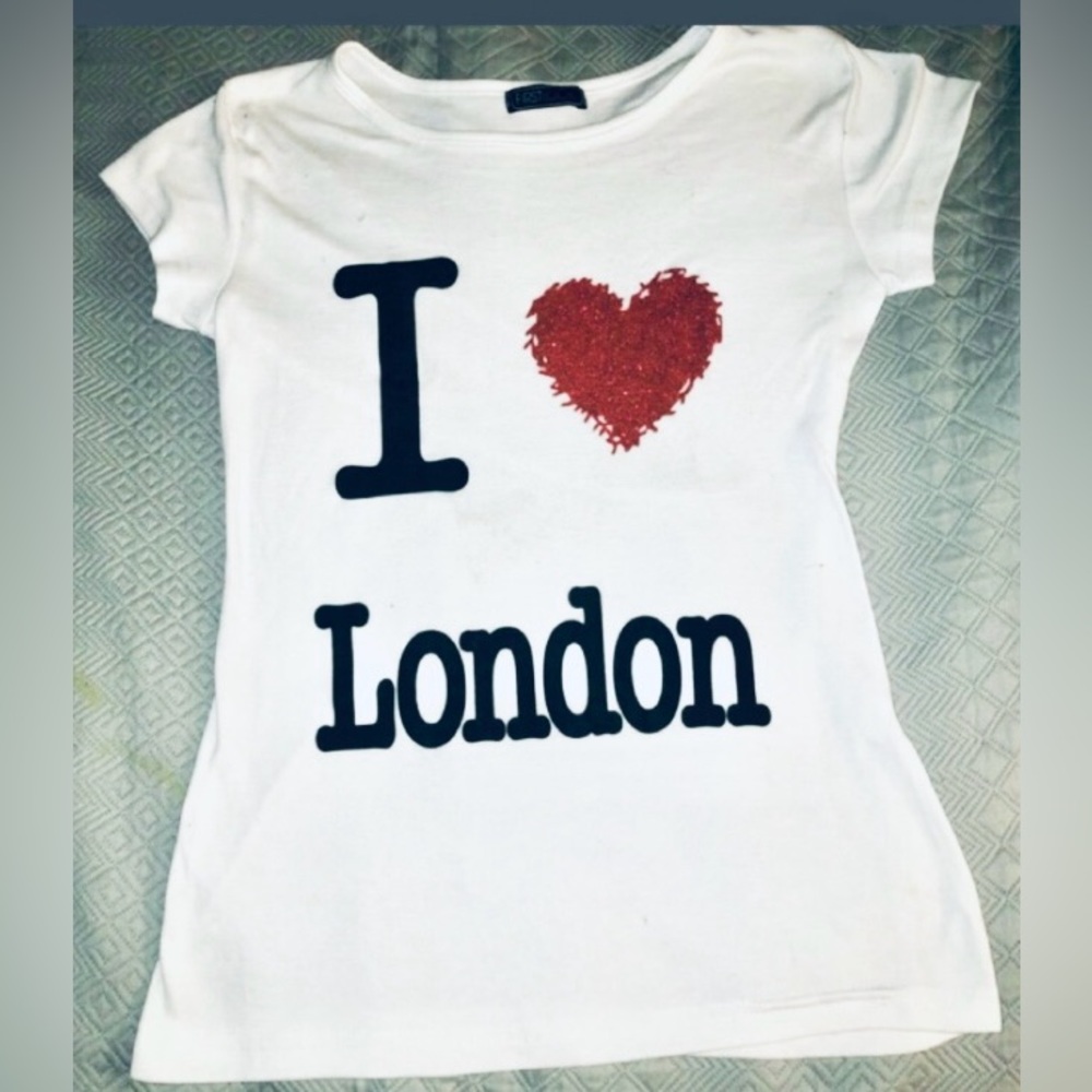 I Love London Tshirt Ladies Junior Size M gotten in London England NEW